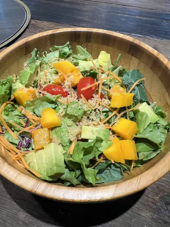A10. Mixed Green Salad 生菜沙拉